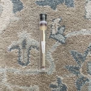 IT Cosmetics new sealed dual-ended makeup brush